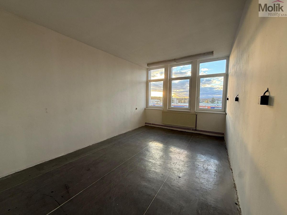 Pronájem kanceláře 154 m² – fotografie 2