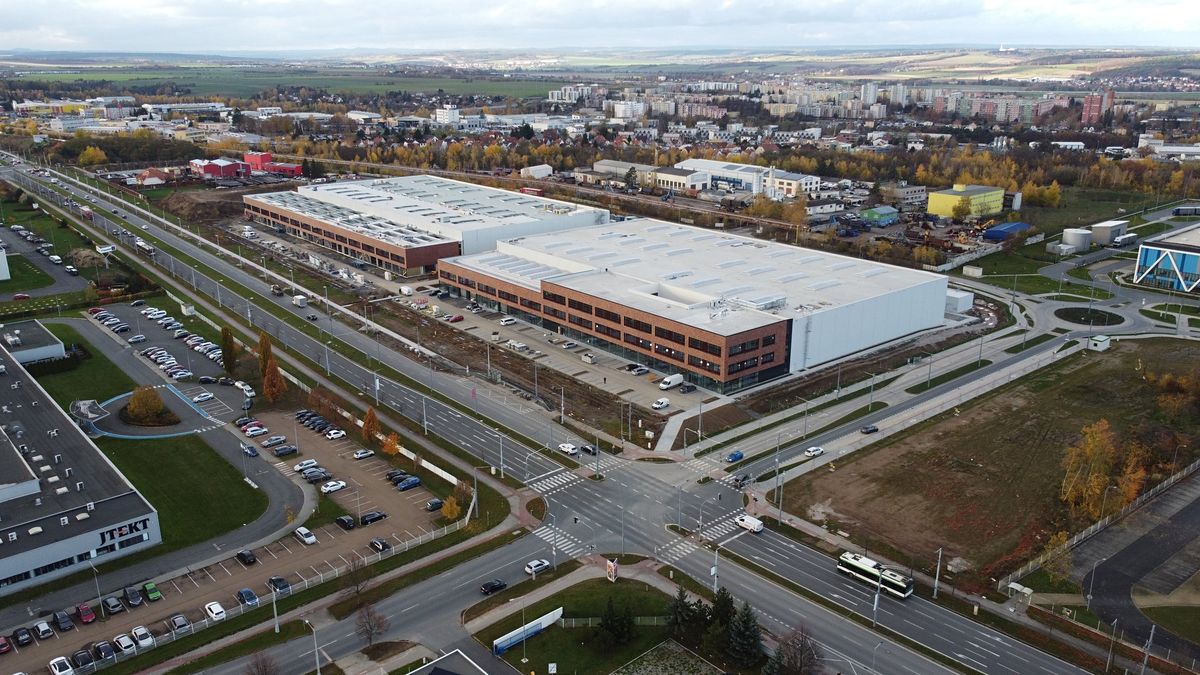 Pronájem obchodního prostoru 557 m²