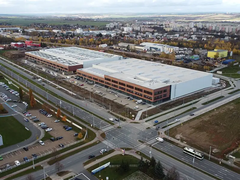 Pronájem obchodního prostoru 557 m², Plzeň – náhled fotky 1