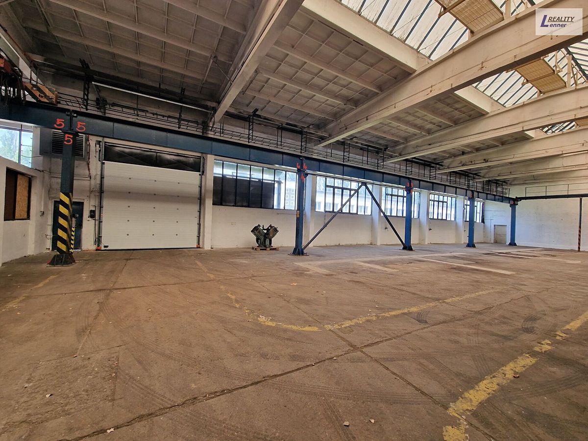 Pronájem skladového prostoru 371 m²