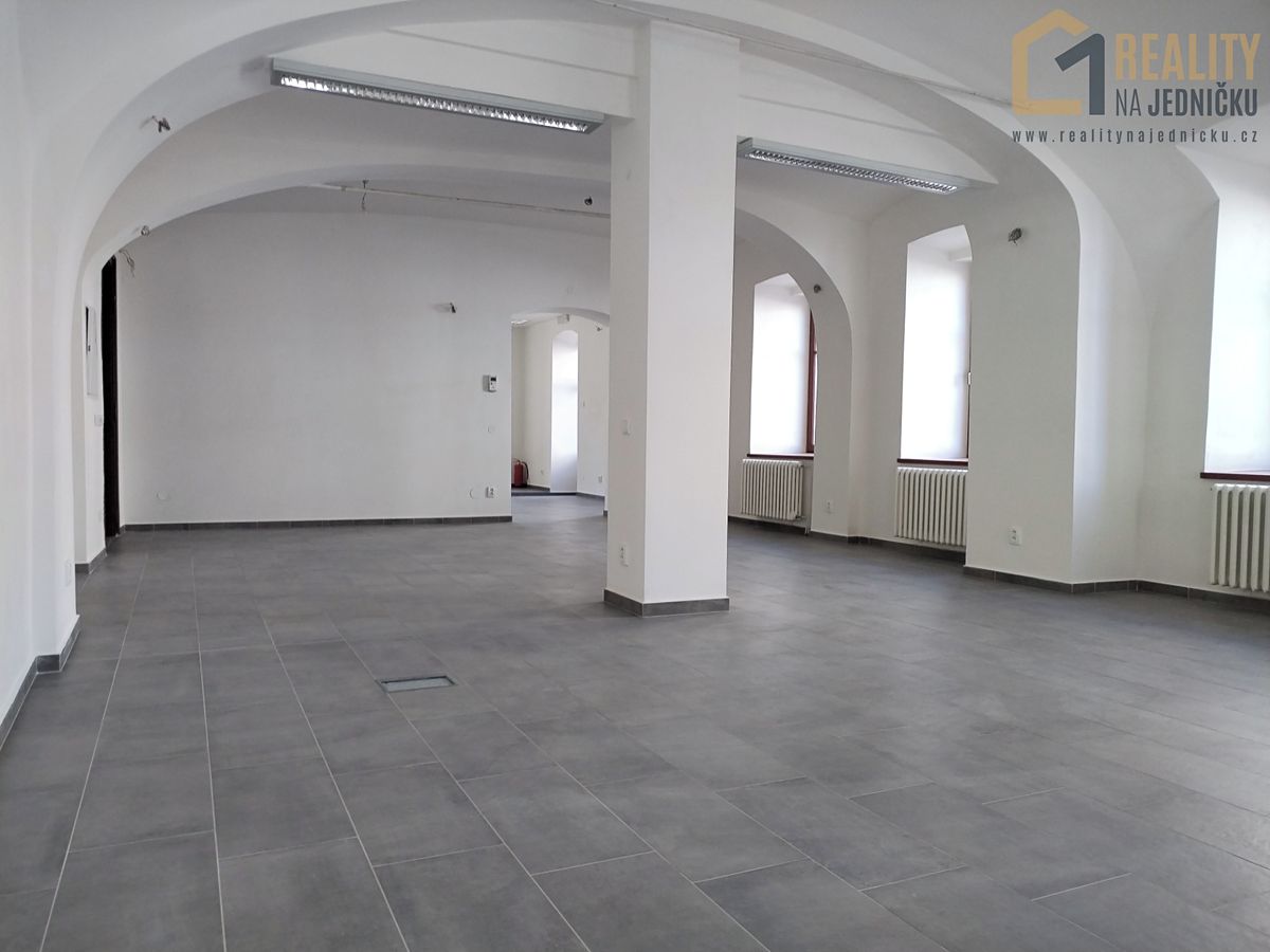 Pronájem obchodního prostoru 106 m² – fotografie 2