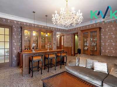 Prodej bytu 6 pokojů a více 252 m² (Jednopodlažní)