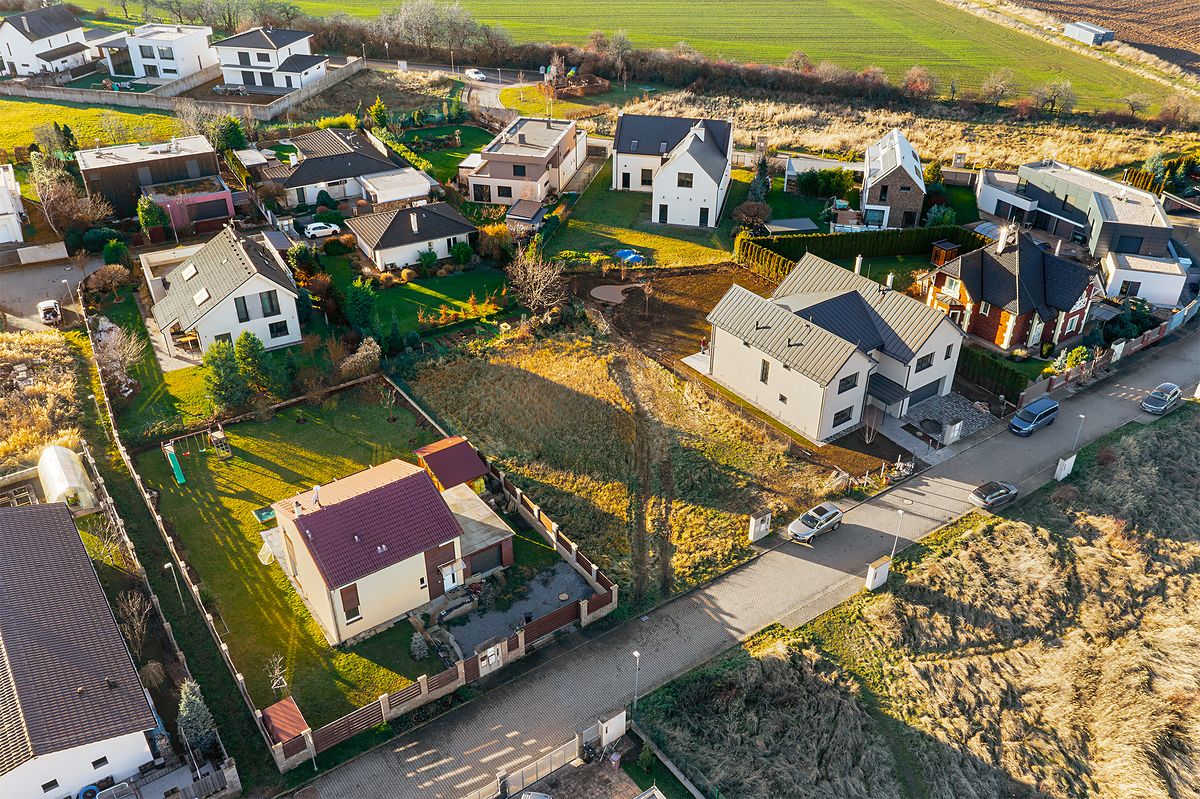 Prodej stavebního pozemku 810 m² – fotografie 2