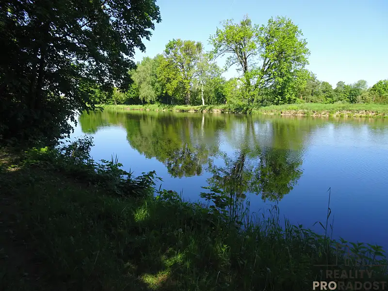 Pronájem pozemku 1000 m², Valy – náhled fotky 1
