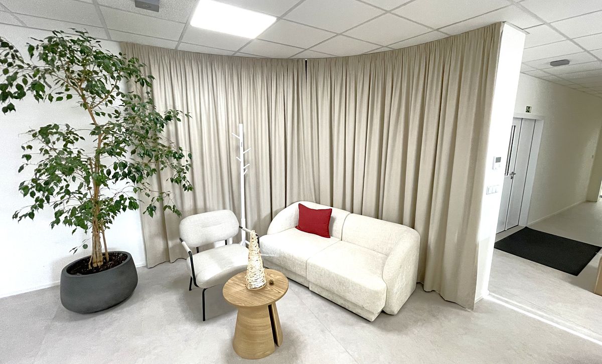Pronájem kanceláře 1252 m² – fotografie 4