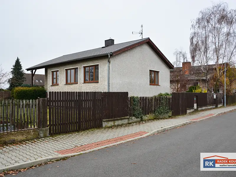 Prodej rodinného domu 115 m², pozemek 692 m², Tlustice – náhled fotky 2