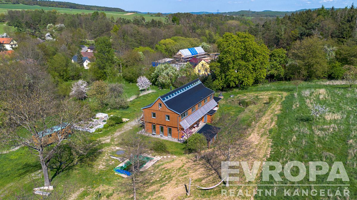 Prodej rodinného domu 260 m², pozemek 70485 m² – fotografie 4