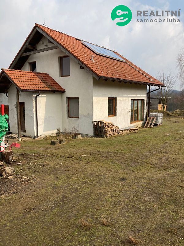 Prodej rodinného domu 200 m², pozemek 17942 m² – fotografie 2