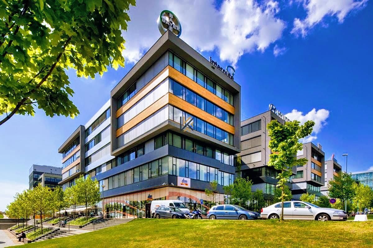 Pronájem kanceláře 2427 m²