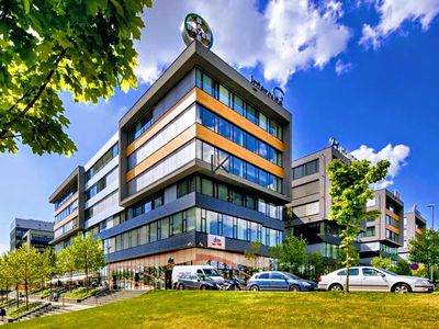 Pronájem kanceláře 2427 m²