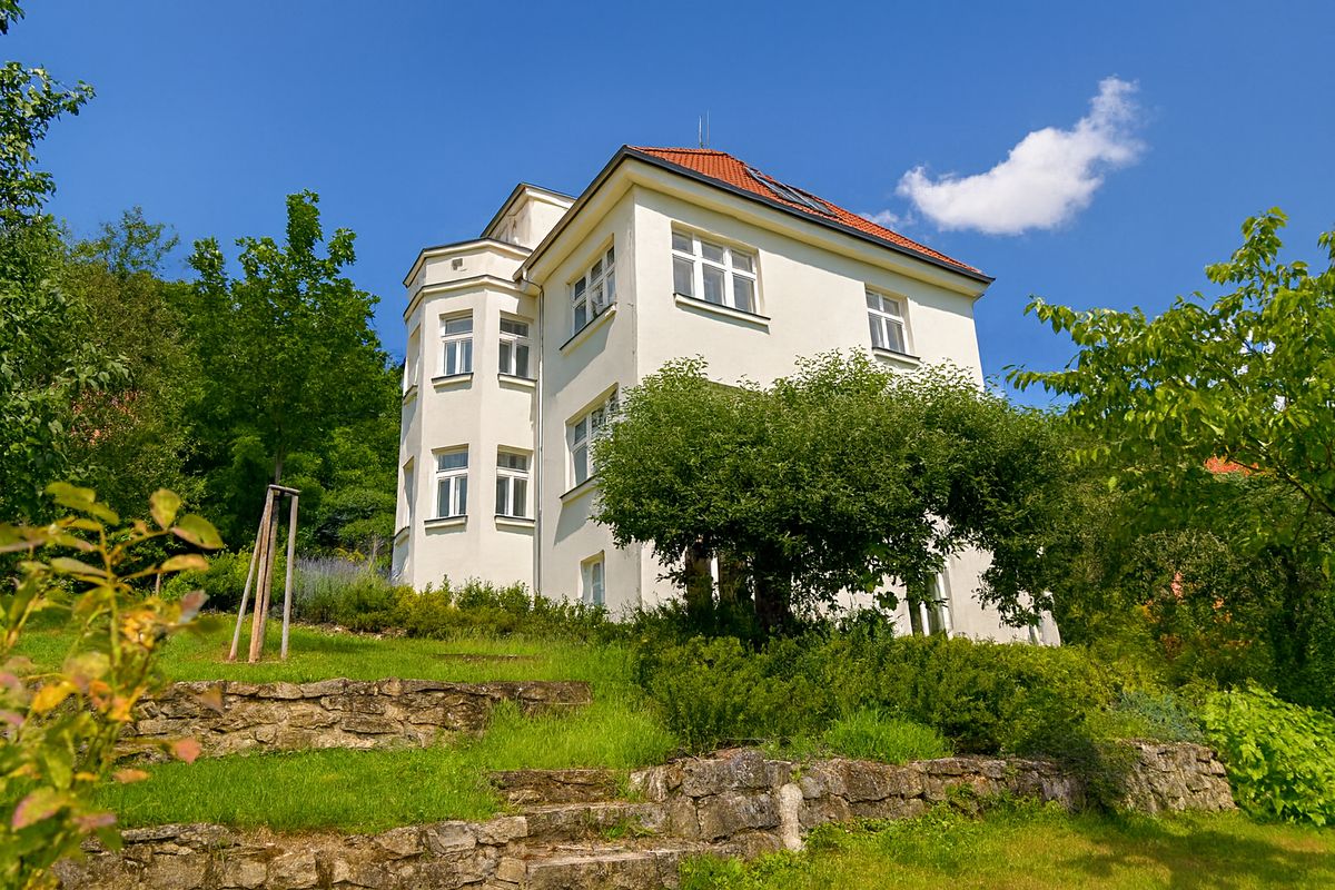 Pronájem rodinného domu 356 m², pozemek 1389 m²