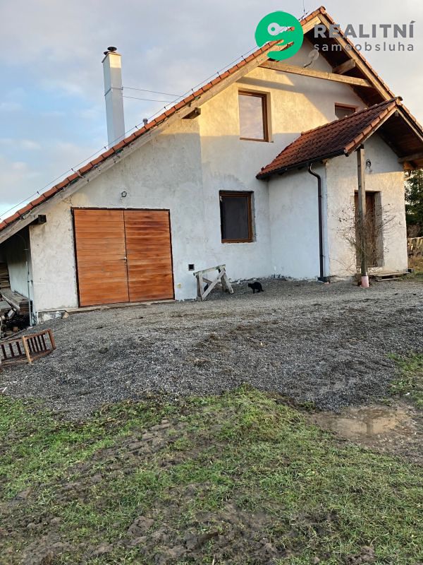 Prodej rodinného domu 200 m², pozemek 17942 m² – fotografie 3
