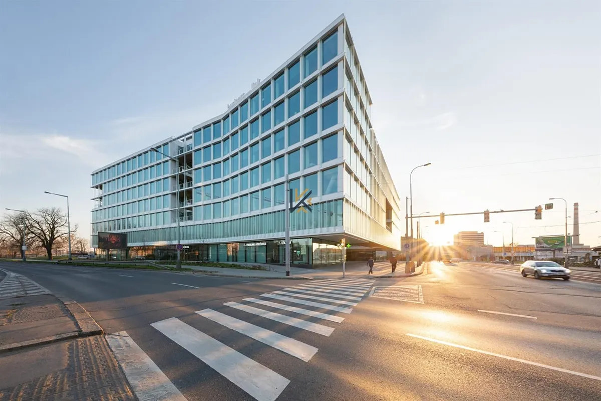 Pronájem kanceláře 824 m²