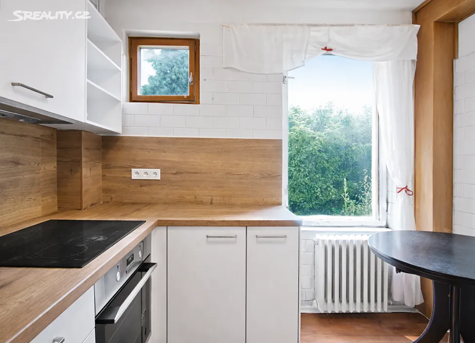 Prodej vily 353 m², pozemek 744 m² – pohled 4