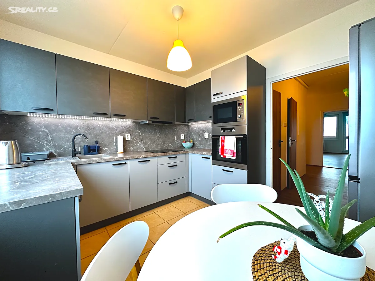 Prodej bytu 4+1 84 m², Praha
