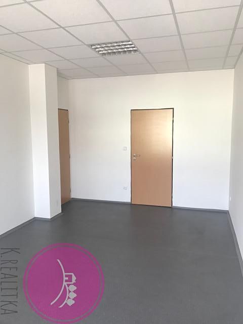 Pronájem kanceláře 50 m² – fotografie 3