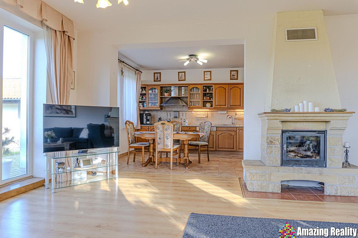 Prodej rodinného domu 238 m², pozemek 1185 m² – fotografie 4