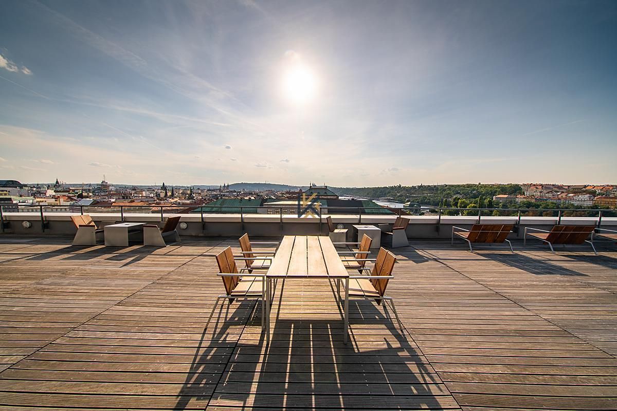 Pronájem kanceláře 1063 m² – fotografie 3