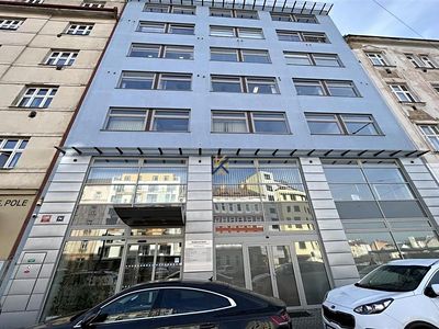 Pronájem kanceláře 270 m²