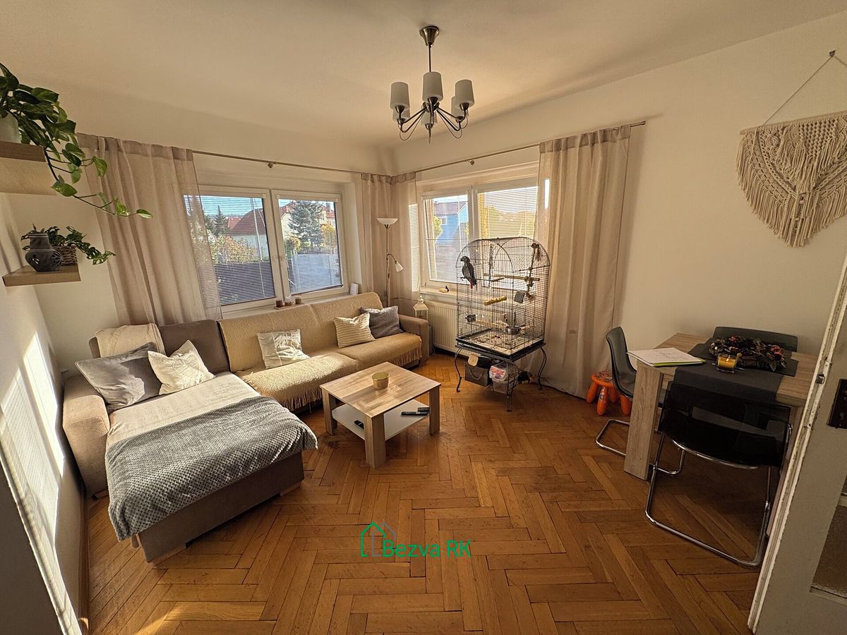 Prodej rodinného domu 270 m², pozemek 762 m² – fotografie 2