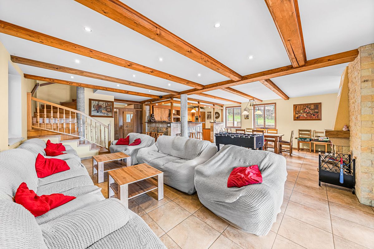 Prodej rodinného domu 337 m², pozemek 1055 m² – fotografie 4
