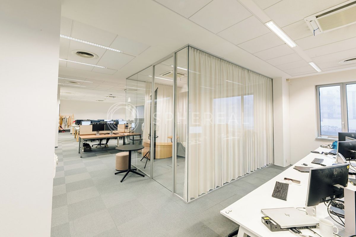 Pronájem kanceláře 1353 m² – fotografie 2