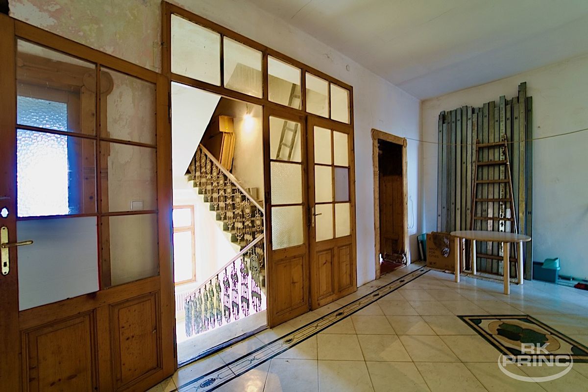 Prodej rodinného domu 657 m², pozemek 891 m²
