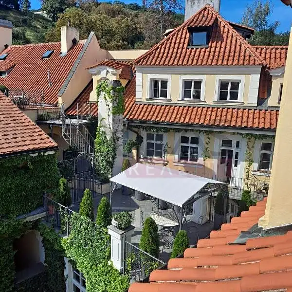 Pronájem bytu 4+1 178 m², Praha – náhled fotky 1