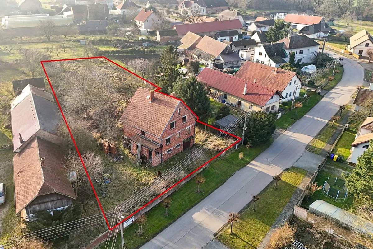 Prodej rodinného domu 180 m², pozemek 2023 m²