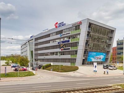 Pronájem kanceláře 2200 m²