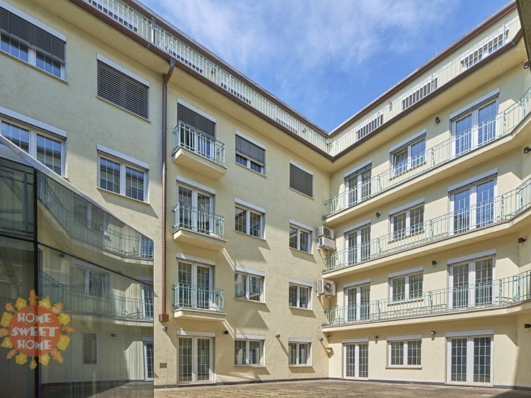 Pronájem komerčního prostoru, 161 m² (2 z 12)