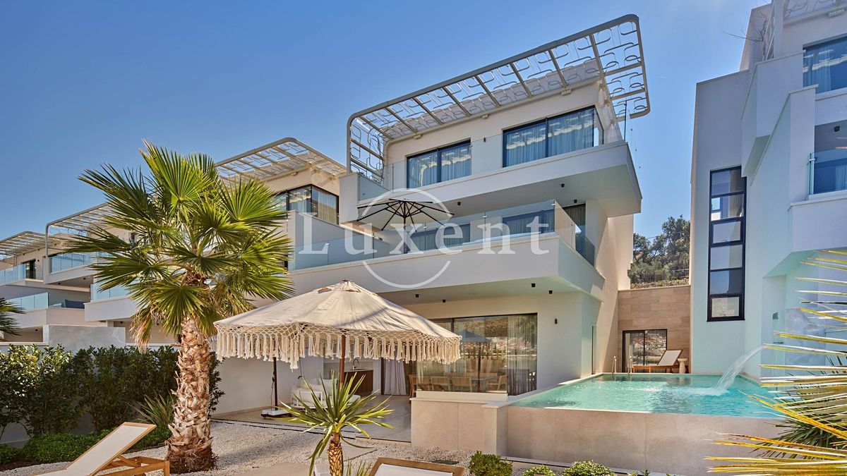 Prodej vily 420 m², pozemek 350 m², Trogir – fotka 1 z 3