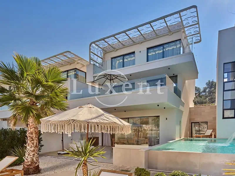 Prodej vily 420 m², pozemek 350 m², Trogir – náhled fotky 1
