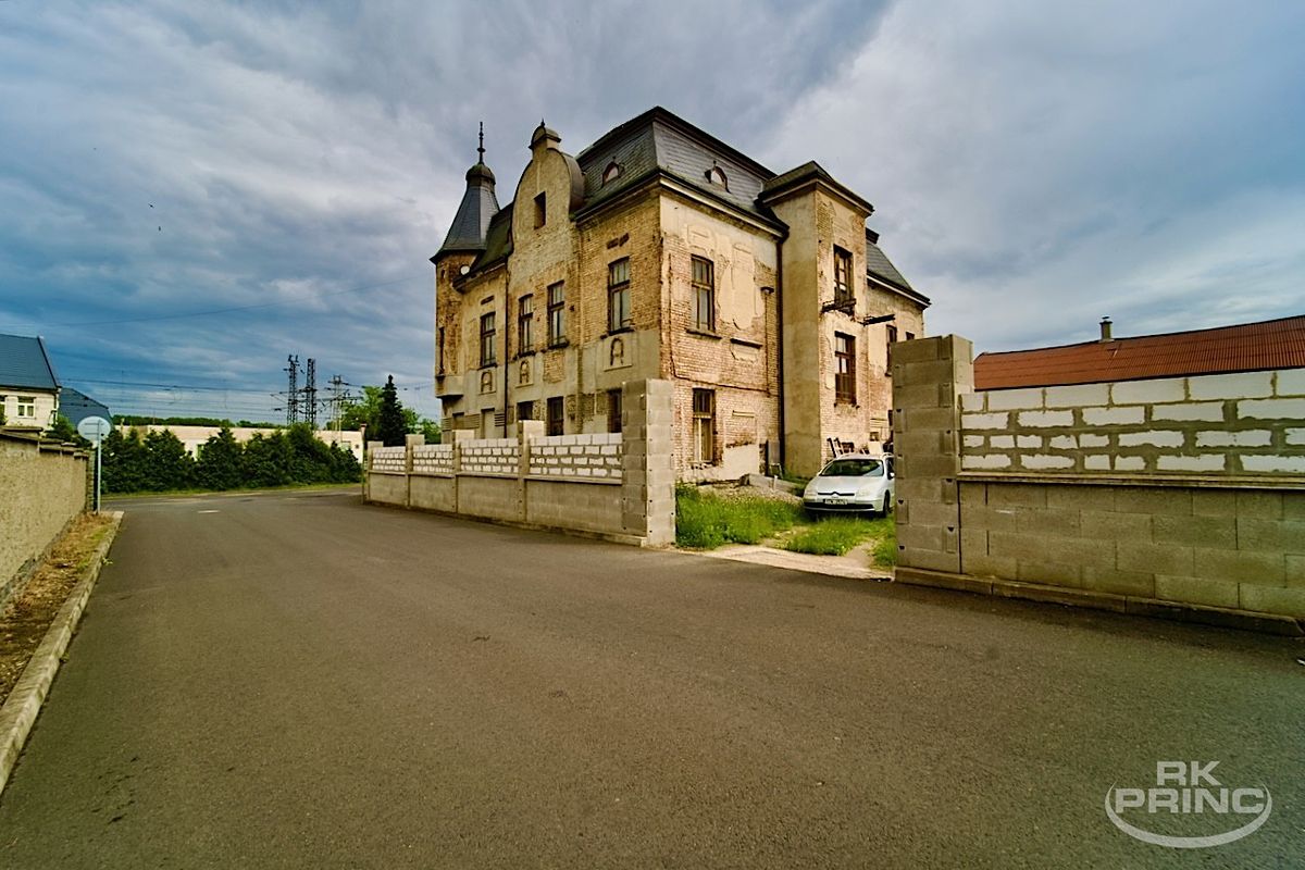 Prodej rodinného domu 657 m², pozemek 891 m² – fotografie 2