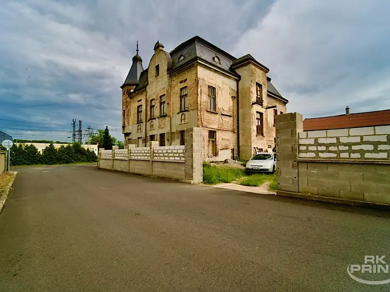 Prodej rodinného domu 657 m², pozemek 891 m², Hrobce – náhled fotky 2