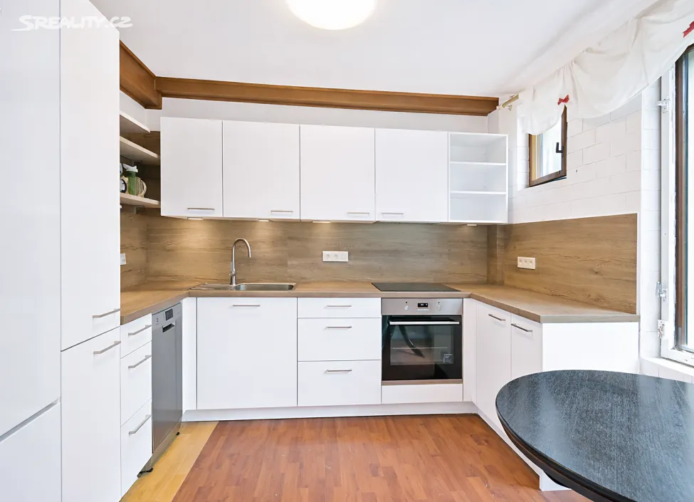 Prodej vily 353 m², pozemek 744 m² – pohled 2