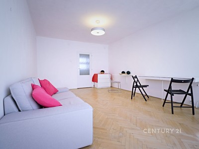 Pronájem bytu 1+1 37 m²