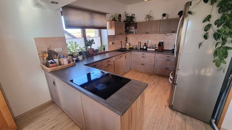 Prodej rodinného domu 200 m², pozemek 1041 m² – fotografie 4