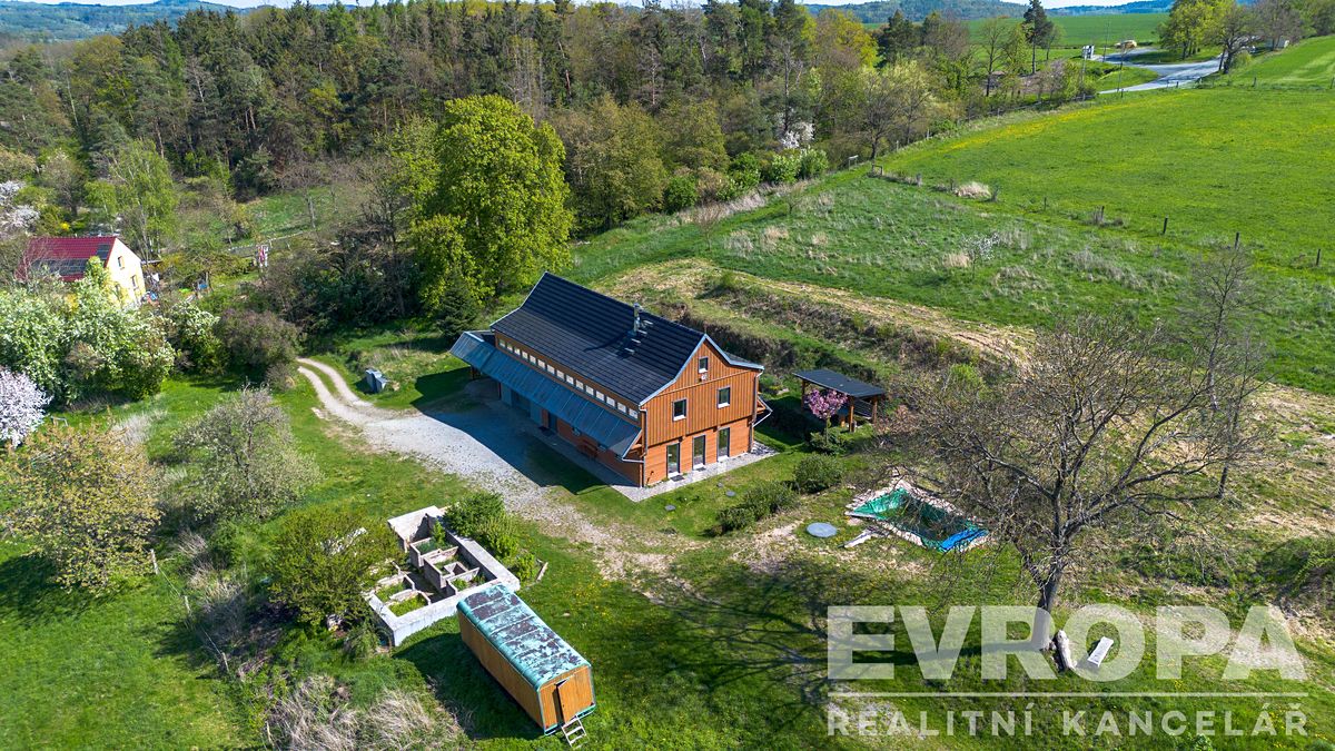Prodej rodinného domu 260 m², pozemek 70485 m² – fotografie 3