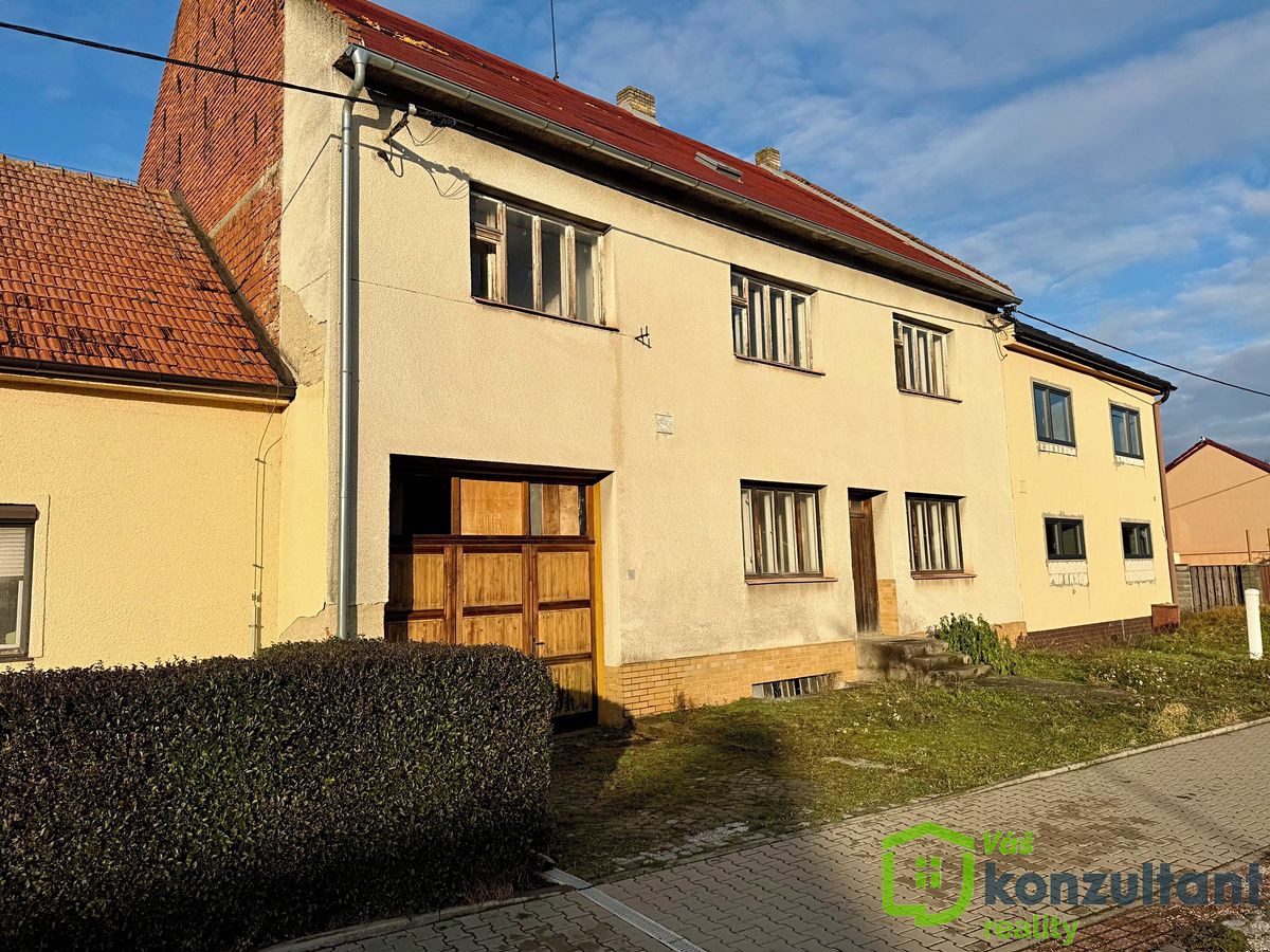 Prodej rodinného domu 205 m², pozemek 1300 m²