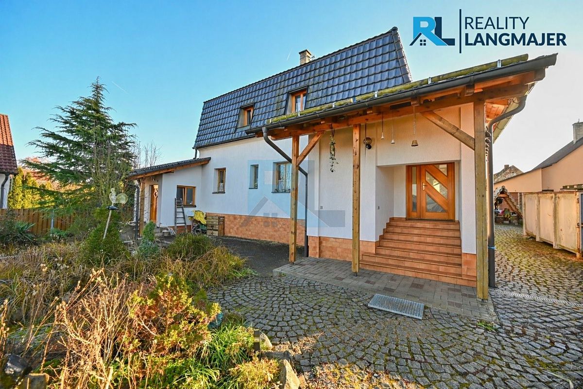 Prodej rodinného domu 225 m², pozemek 1973 m² – fotografie 2