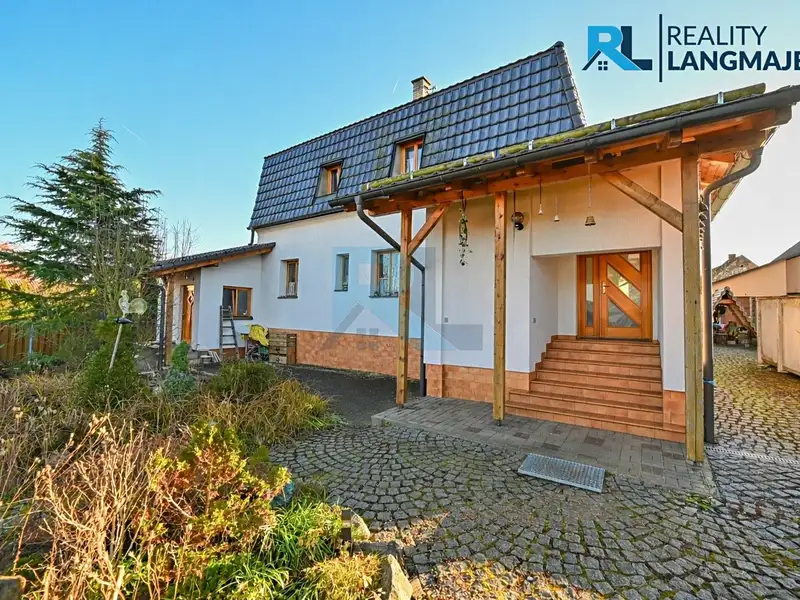 Prodej rodinného domu 225 m², pozemek 1973 m², Líně – náhled fotky 2