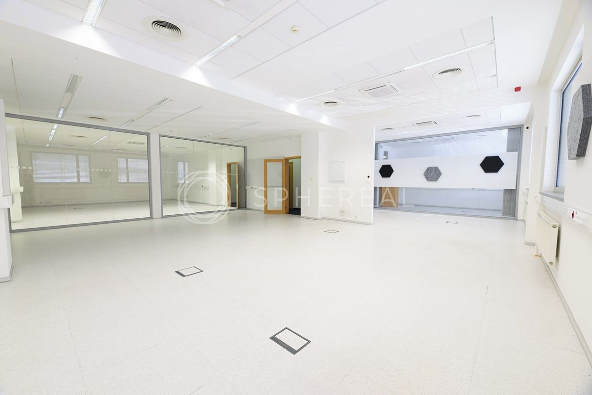 Pronájem kanceláře 219 m² – fotografie 2