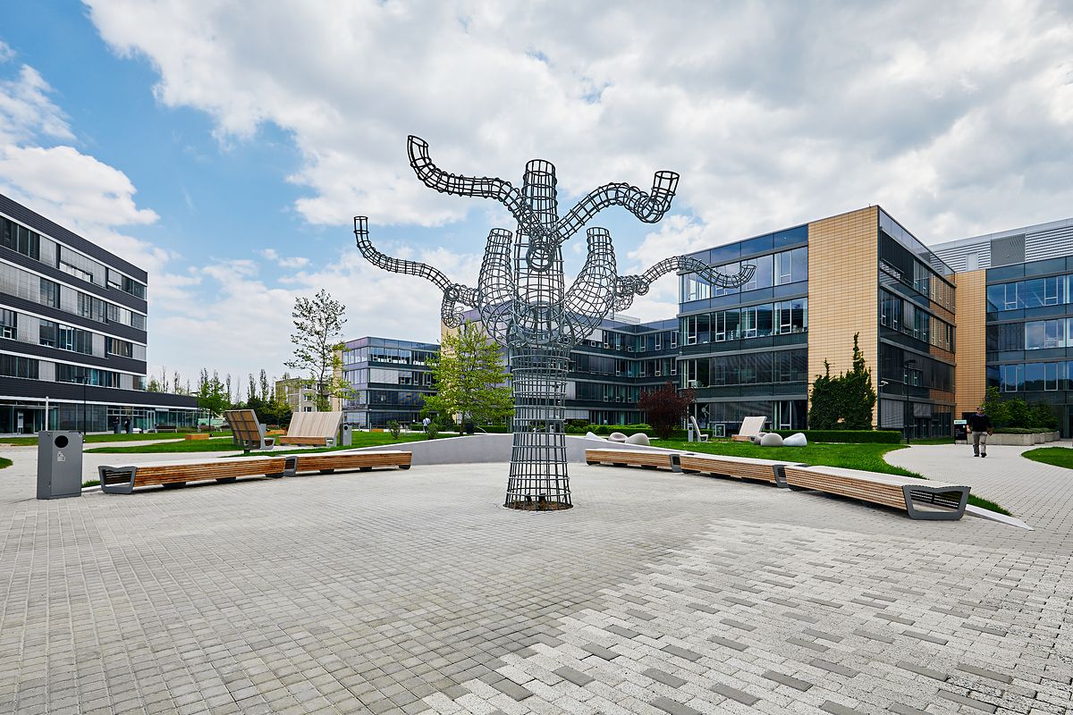 Pronájem kanceláře 1500 m²