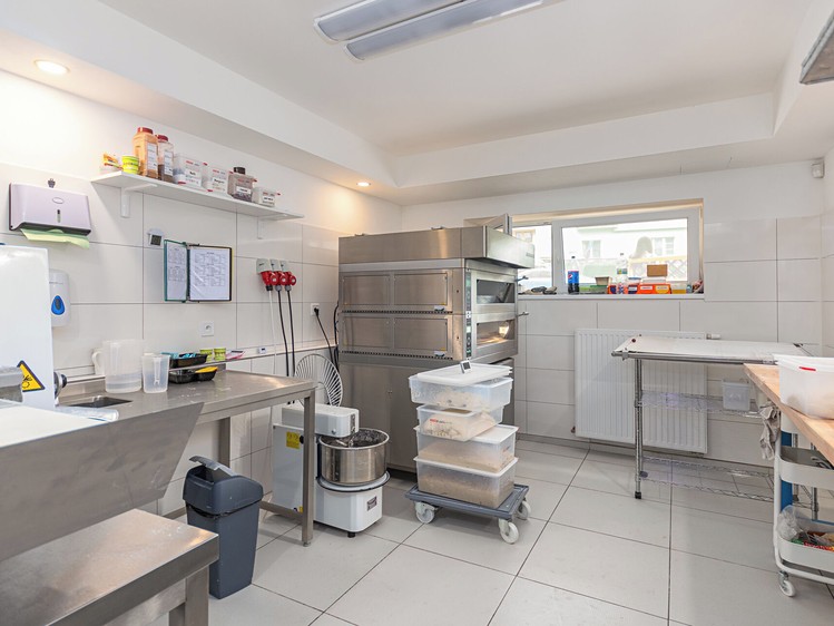 Prodej komerčního prostoru, 68 m² (6 z 16)