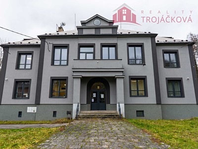 Pronájem kanceláře 802 m²