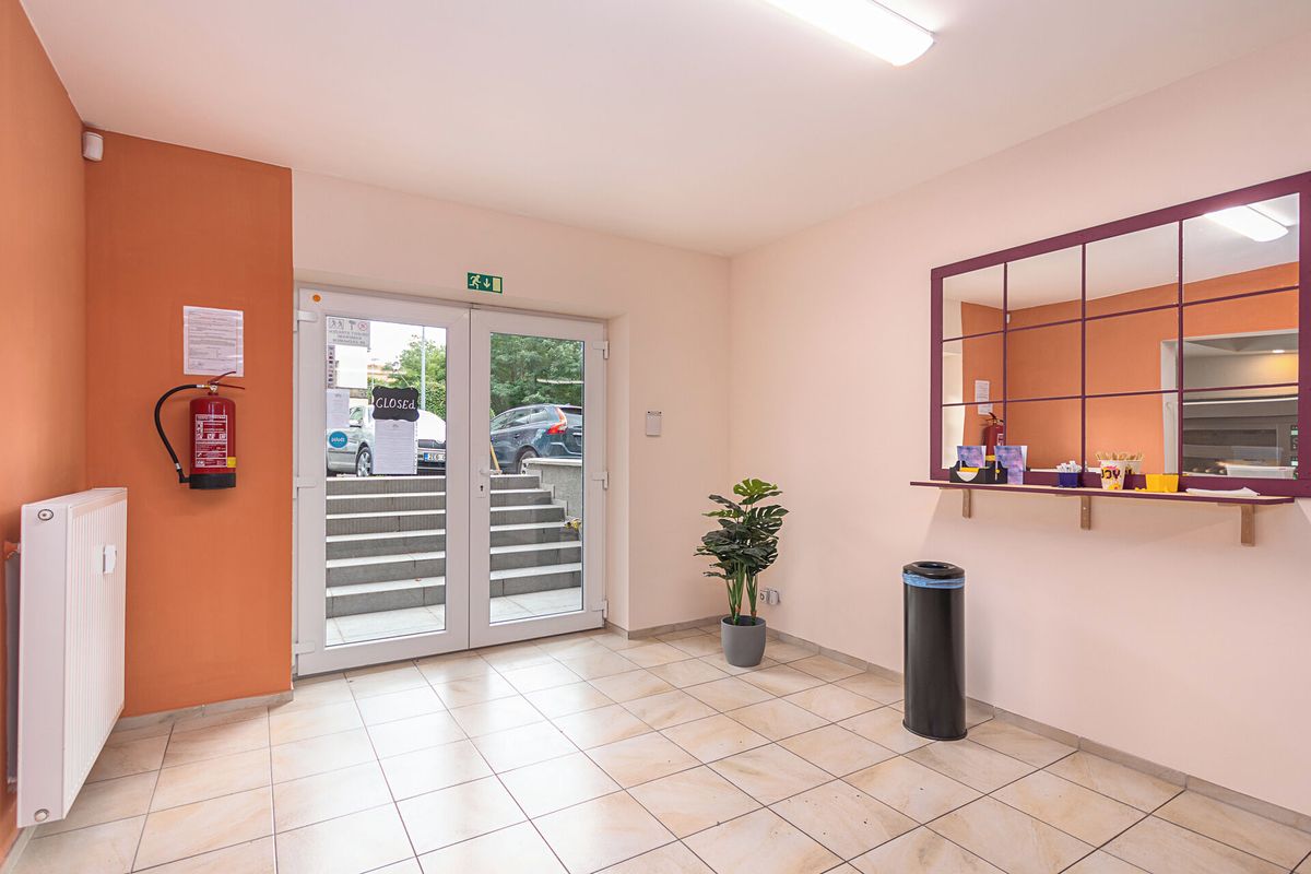 Prodej obchodního prostoru 68 m² – fotografie 4