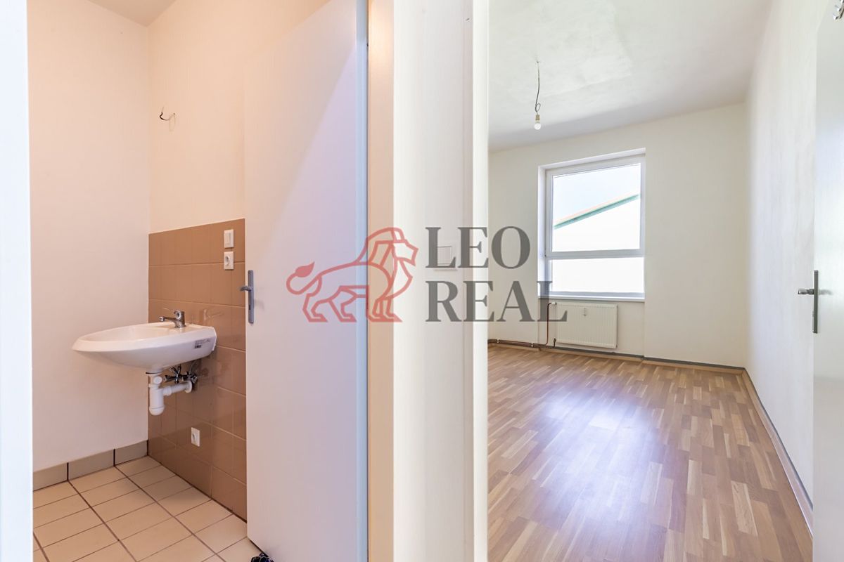 Pronájem bytu 1+kk 28 m² – fotografie 5