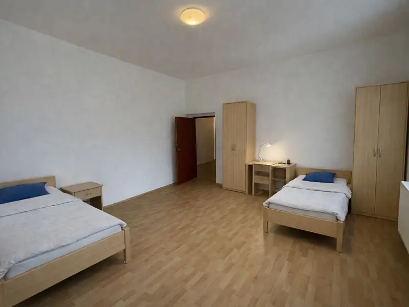 Pronájem rodinného domu 450 m², pozemek 1 m², Cheb – náhled fotky 1