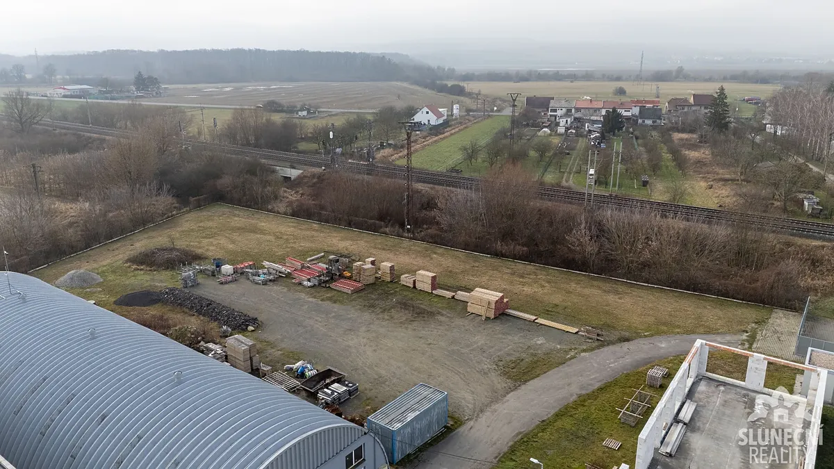 Pronájem komerčního pozemku 1180 m²